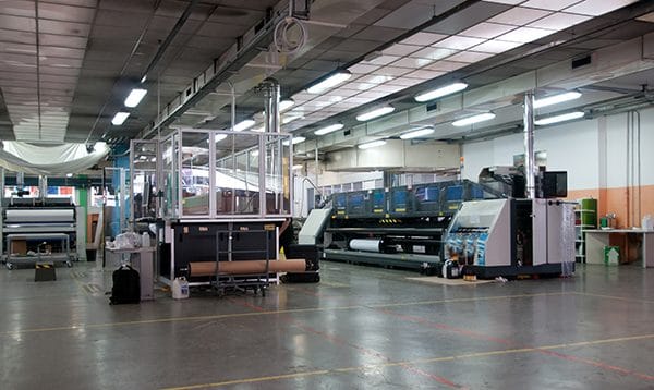 Impression grand format sur traceur dans l'atelier Signum